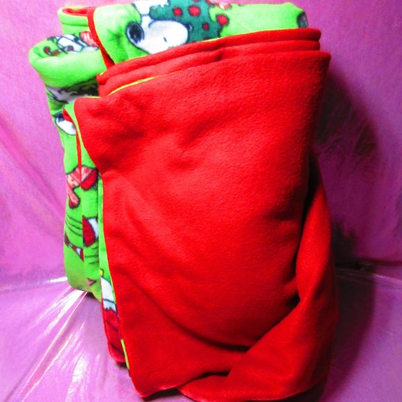 Peanuts Snoopy Joy Merry 87" x 58" Fleece Blanket - Picture 2 of 3